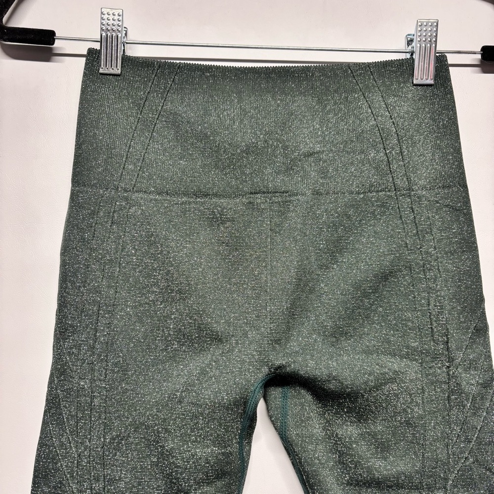 ✨Fabletics Seamless High-Waisted Legging Size S - Picture 7 of 14